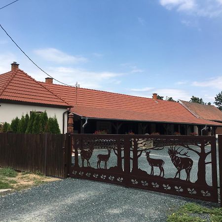 Hotel Vadaszhaz Egyhazasradoc Exteriér fotografie