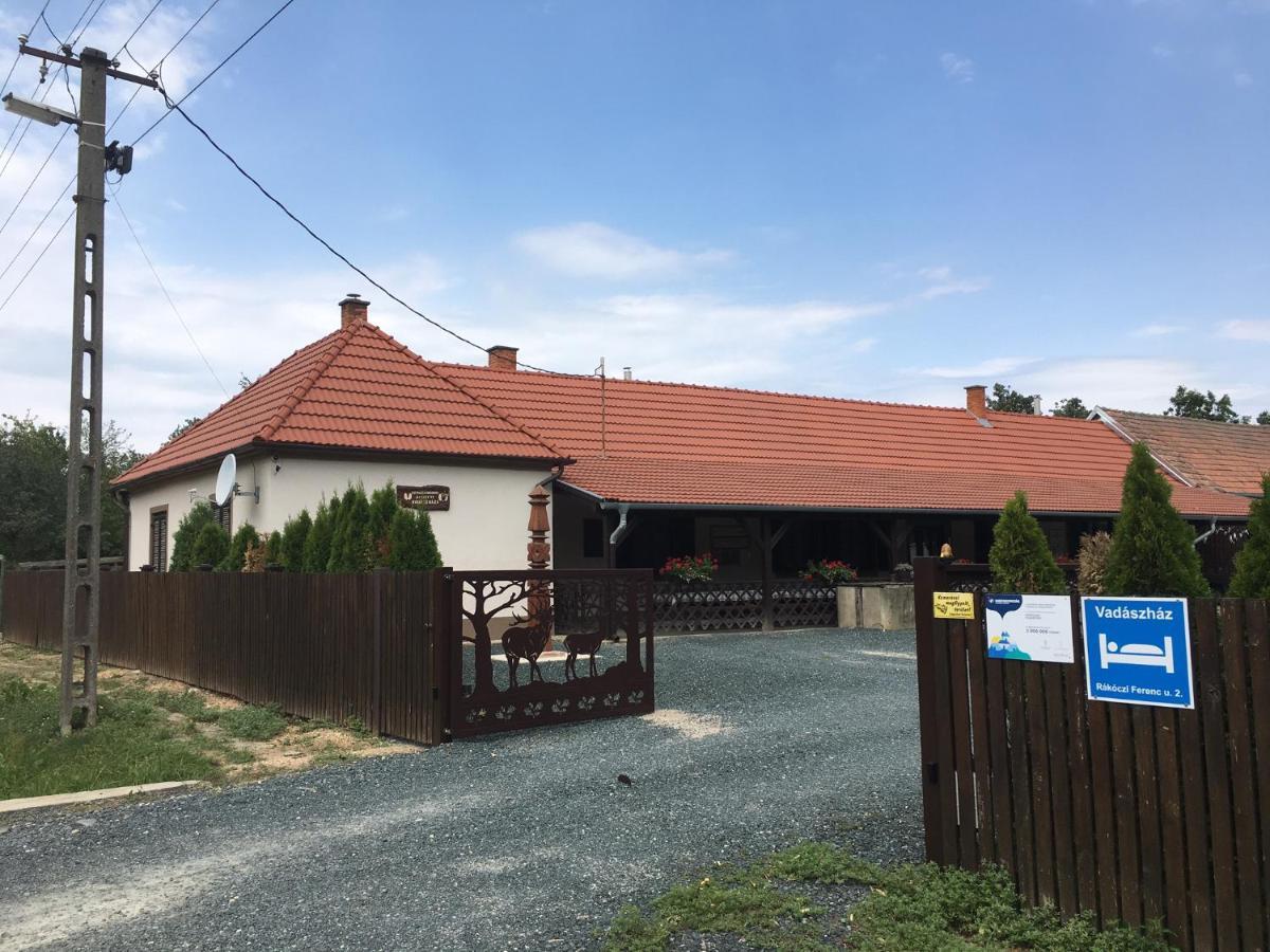 Hotel Vadaszhaz Egyhazasradoc Exteriér fotografie