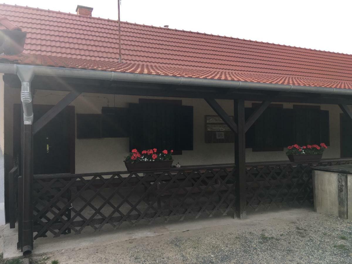 Hotel Vadaszhaz Egyhazasradoc Exteriér fotografie